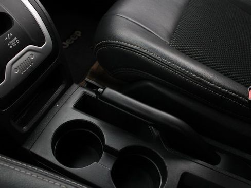 Used 2016 Jeep Compass Latitude image 11