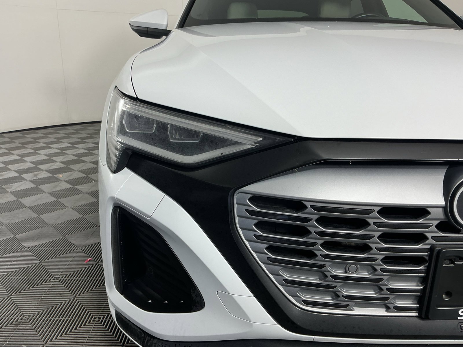 Used 2024 Audi Q8 e-tron Premium Plus w/ Premium Plus Package AWD/4WD image 3
