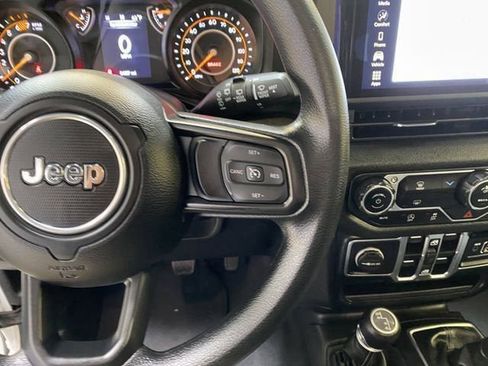 Used 2025 Jeep Wrangler Sport AWD/4WD image 31