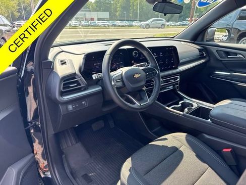 Used 2025 Chevrolet Traverse LT w/ LPO, Floor Liner Package FWD image 8