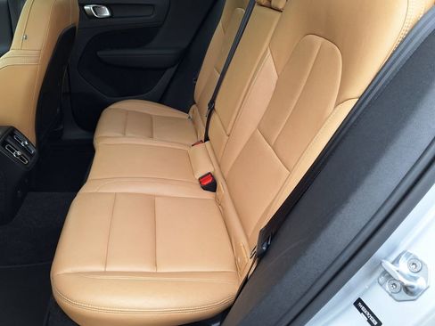 Used 2019 Volvo XC40 T5 Momentum image 21