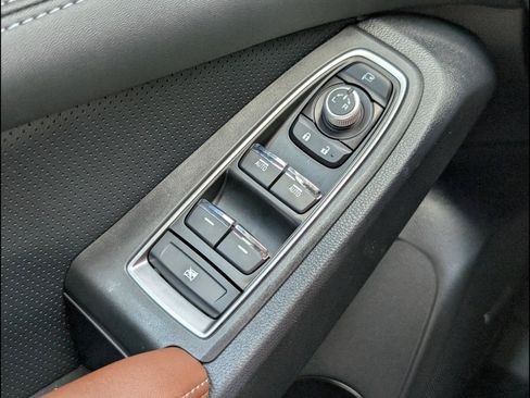 Used 2025 Subaru Ascent Touring AWD/4WD image 19