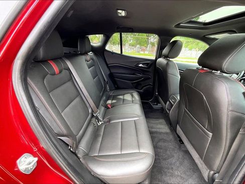 Used 2025 Chevrolet Trax RS w/ Sunroof Package FWD image 26