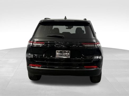 Used 2025 Jeep Grand Cherokee Altitude AWD/4WD image 6