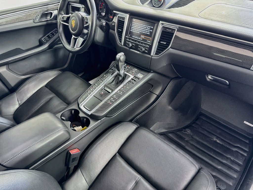 Used 2016 Porsche Macan Turbo AWD/4WD image 38