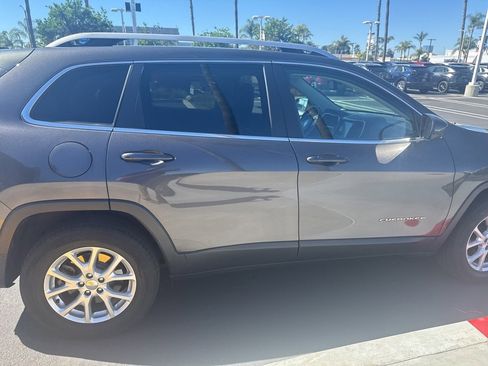 Used 2018 Jeep Cherokee Latitude Plus w/ Cold Weather Group image 32