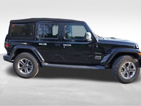 Used 2018 Jeep Wrangler Unlimited Sahara w/ Cold Weather Group AWD/4WD image 2