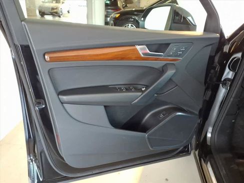 Used 2023 Audi Q5 2.0T Premium w/ Convenience Package image 10