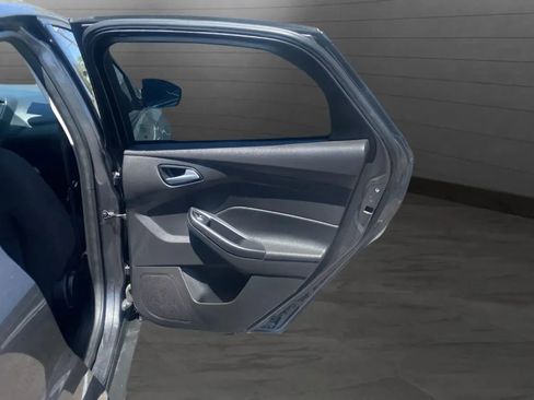 Used 2015 Ford Focus SE FWD image 29