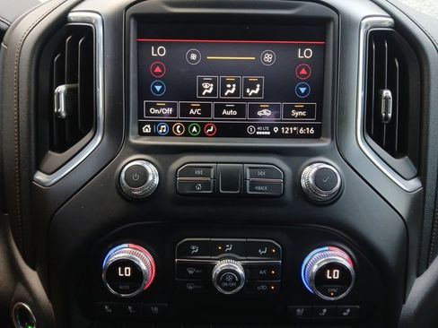 Used 2021 GMC Sierra 1500 AT4 w/ AT4 Premium Package AWD/4WD image 4