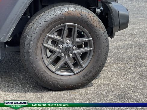 Used 2024 Jeep Wrangler Sport S image 5
