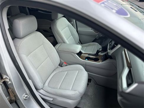 Used 2019 GMC Acadia SLE image 27