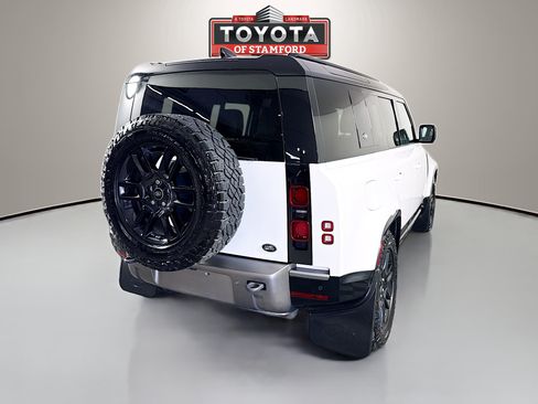 Used 2021 Land Rover Defender 110 X-Dynamic SE AWD/4WD image 7