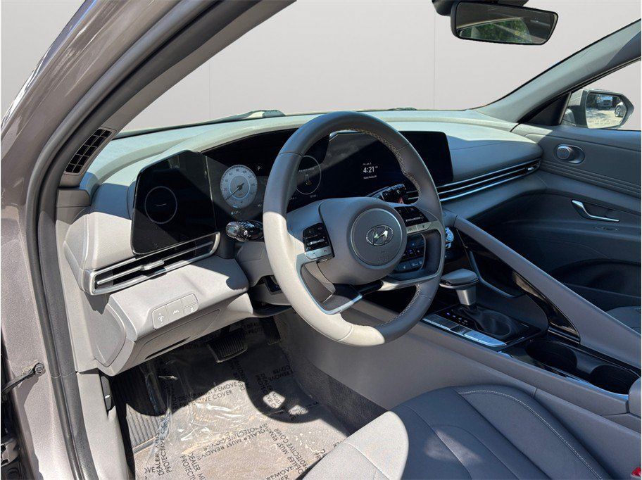 Used 2023 Hyundai Elantra SEL w/ Convenience Package FWD image 6