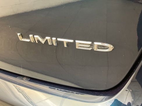 Certified 2024 Chrysler Pacifica Limited image 8