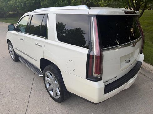 Used 2015 Cadillac Escalade Luxury AWD/4WD image 4