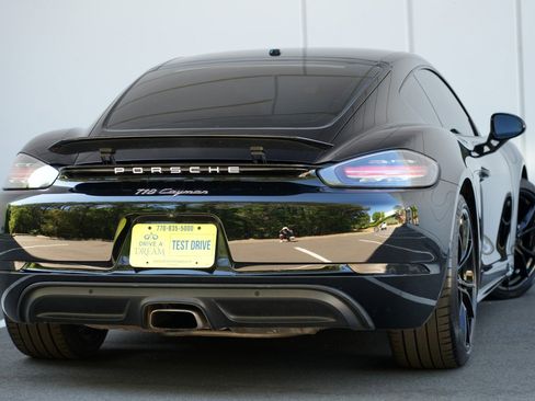 Used 2018 Porsche 718 Cayman RWD image 5