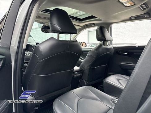 Used 2022 Toyota Highlander XLE image 28