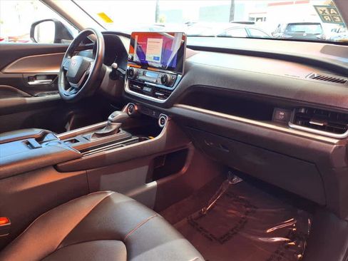 Used 2025 Toyota Grand Highlander FWD image 23