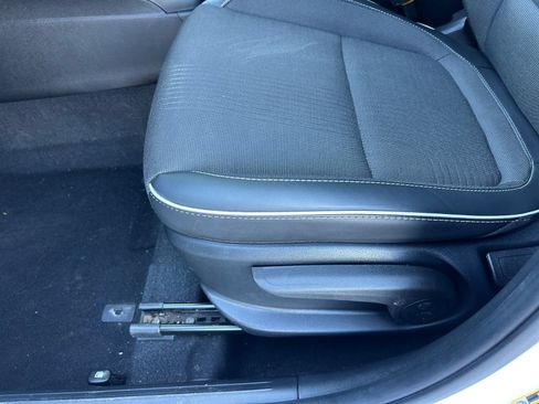 Certified 2024 Hyundai Venue Limited FWD image 16