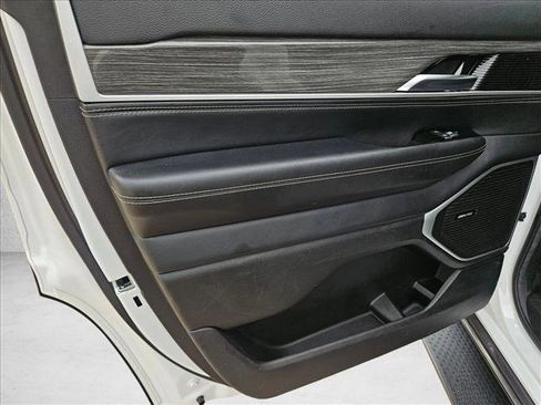 Used 2022 Jeep Wagoneer Series II AWD/4WD image 14