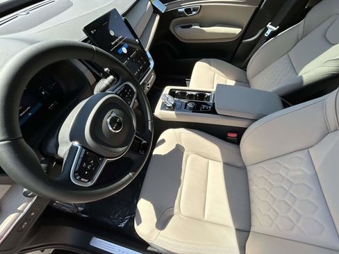 New 2026 Volvo XC90 T8 Plus w/ Protection Package Premier AWD/4WD image 10