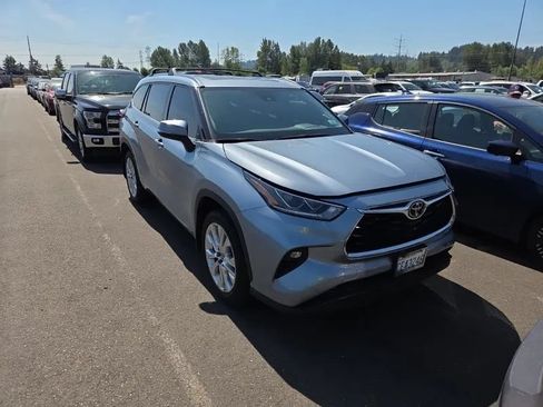Used 2022 Toyota Highlander Limited AWD/4WD image 2