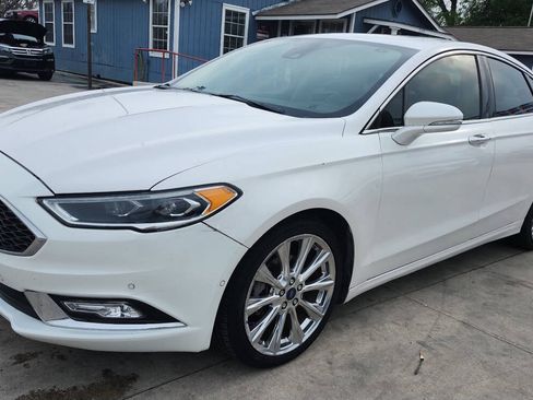 Used 2019 Ford Fusion SE AWD/4WD image 2