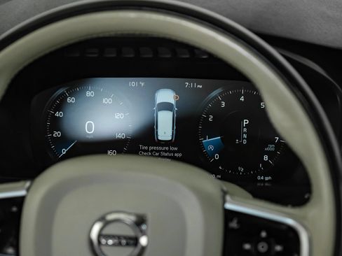 Used 2020 Volvo XC90 T5 Momentum w/ Protection Package Premier FWD image 17
