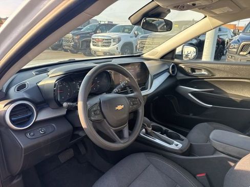 Used 2024 Chevrolet Trax LS w/ LS Convenience Package image 11