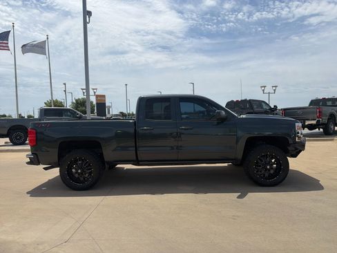 Used 2019 Chevrolet Silverado 1500 LT AWD/4WD image 5