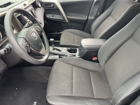 Used 2015 Toyota RAV4 LE image 18