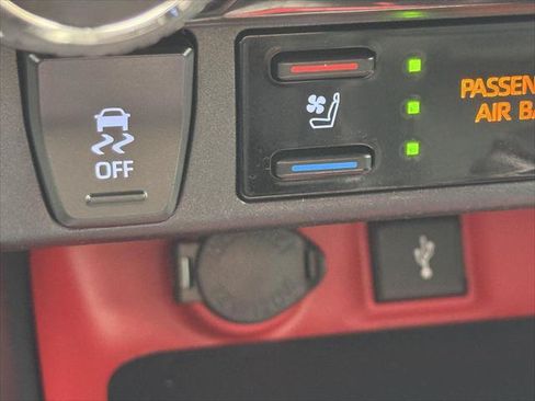 Certified 2020 Toyota RAV4 TRD Off-Road AWD/4WD image 28