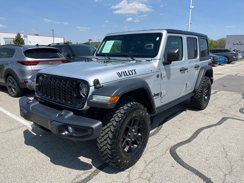 Used 2024 Jeep Wrangler Willys AWD/4WD image 3