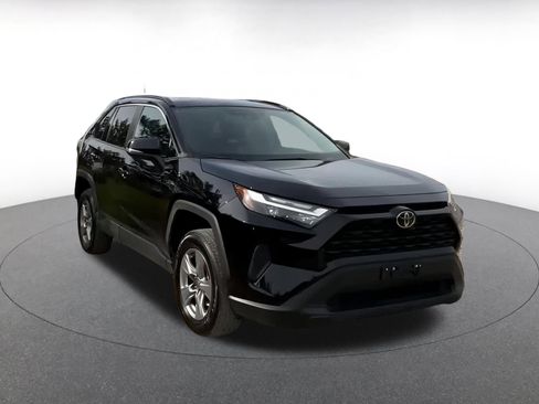 Used 2025 Toyota RAV4 XLE image 3