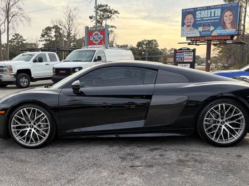 Used 2017 Audi R8 V10 w/ Ceramic Brake Package image 5