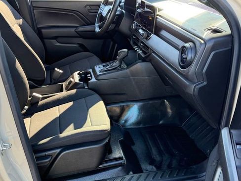 Used 2023 Chevrolet Colorado W/T image 23