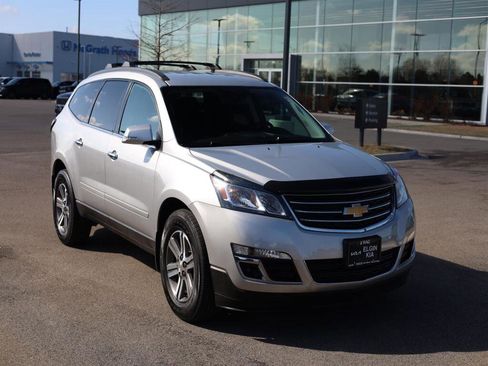 Used 2016 Chevrolet Traverse LT image 2