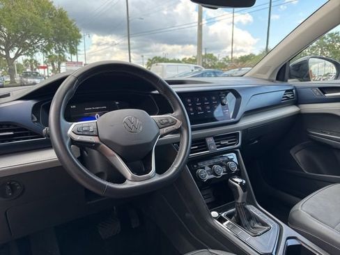 Used 2024 Volkswagen Taos SE image 22