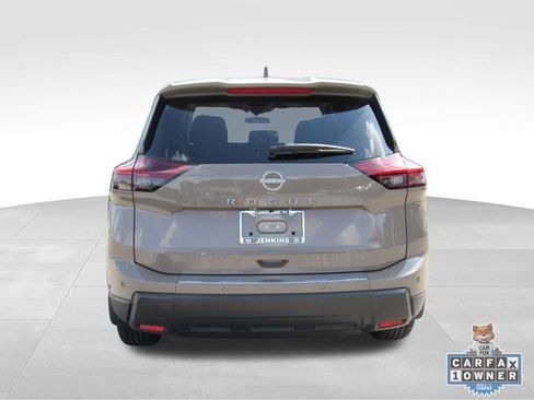 Certified 2025 Nissan Rogue SV FWD image 7
