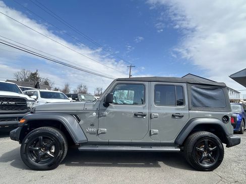 Used 2018 Jeep Wrangler Unlimited Sport S AWD/4WD image 3