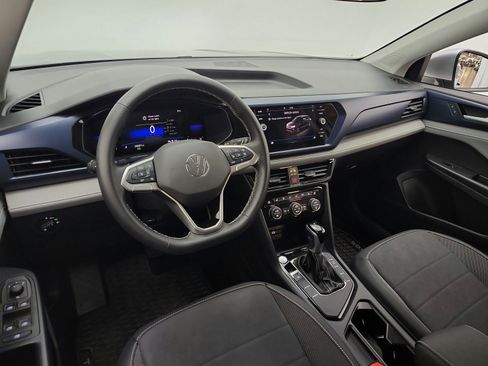 Used 2024 Volkswagen Taos SE image 9