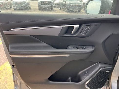 Used 2025 Buick Enclave Sport Touring image 9