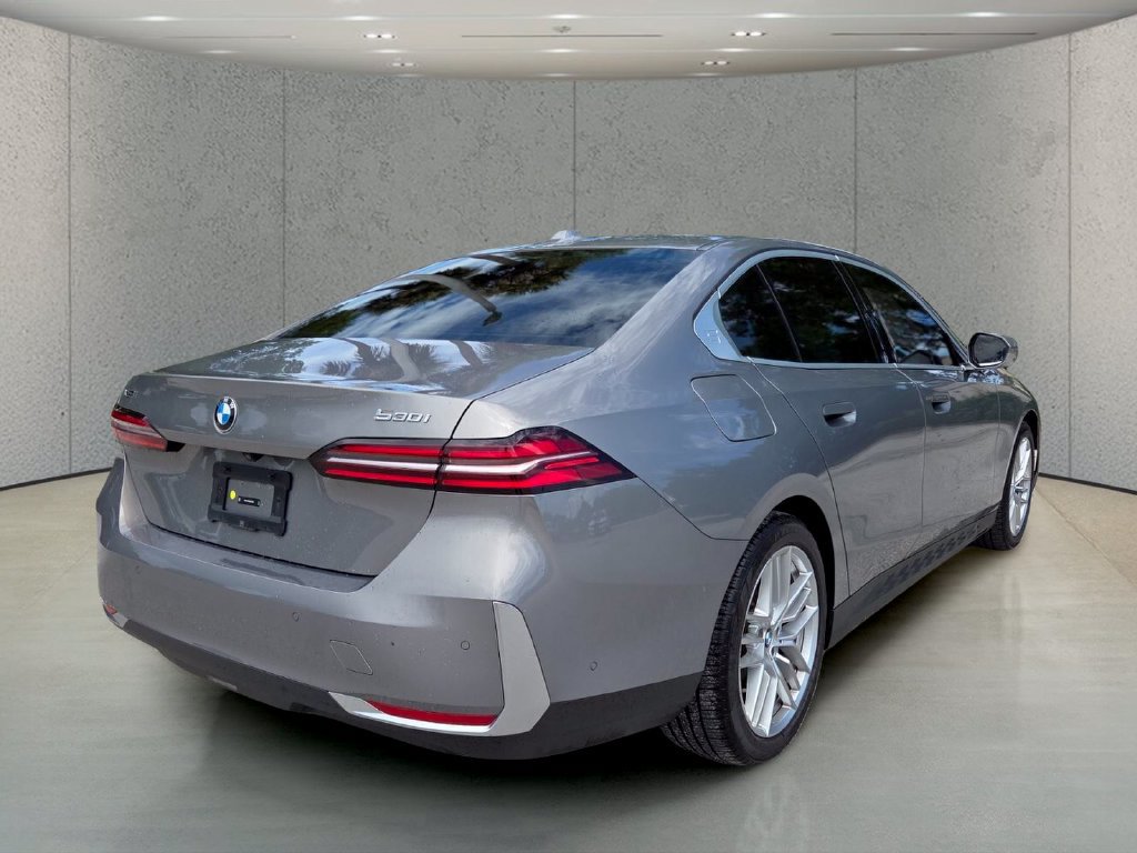 Used 2024 BMW 530i xDrive w/ Premium Package AWD/4WD image 5