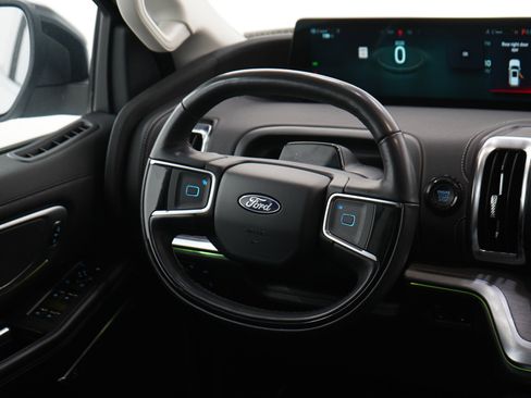 Used 2025 Ford Expedition Platinum AWD/4WD image 16
