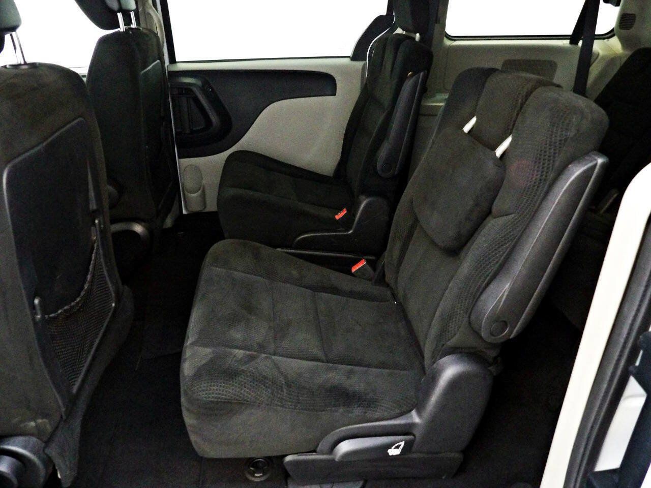 Used 2016 Dodge Grand Caravan SE w/ Quick Order Package 29E SE FWD image 9