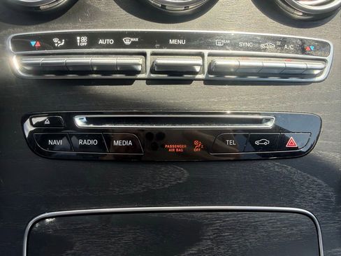 Used 2019 Mercedes-Benz GLC 300 4MATIC image 24