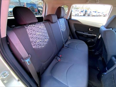 Used 2011 Kia Soul + image 17