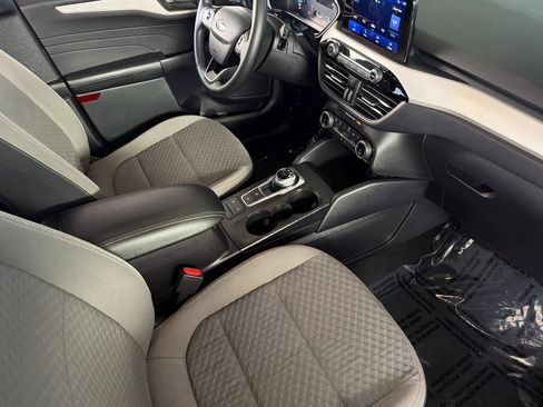 Used 2022 Ford Escape SE w/ SE Sport Appearance Package FWD image 18