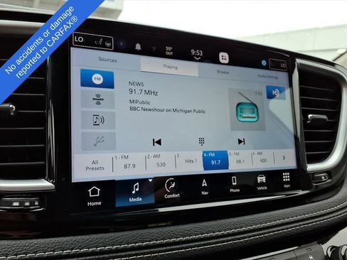 Used 2023 Chrysler Pacifica Limited FWD image 31